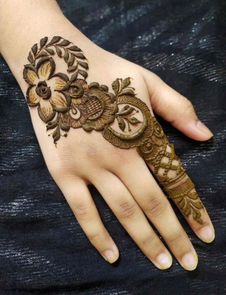 Back Hand Mehndi Design