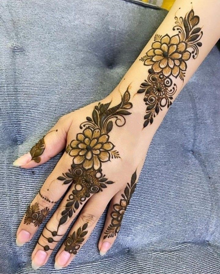 Back Hand Mehndi Design