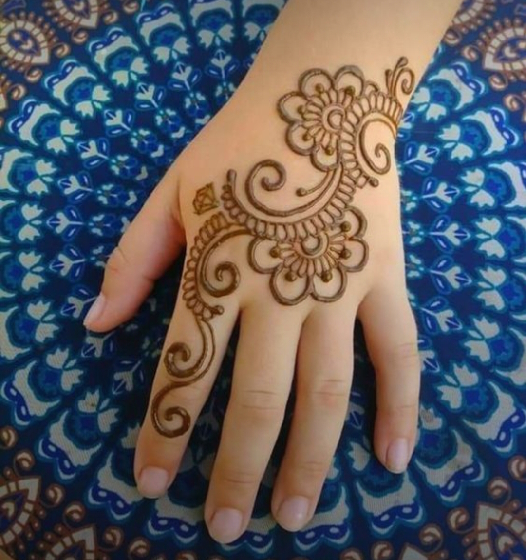 Front Hand simple Mehndi design