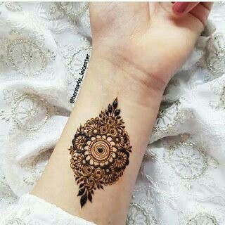 Front Hand simple Mehndi design