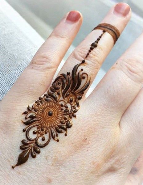 Front Hand simple Mehndi design