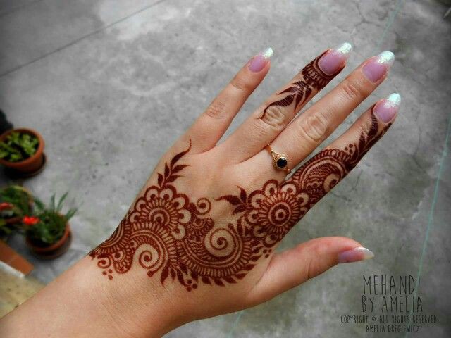 Front Hand simple Mehndi design