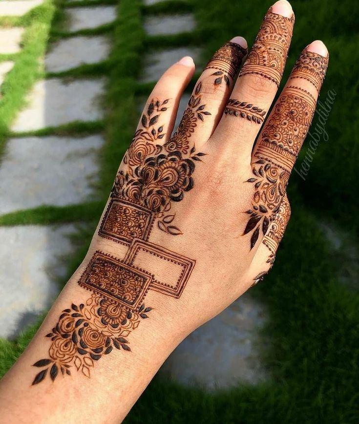 Front Hand simple Mehndi design