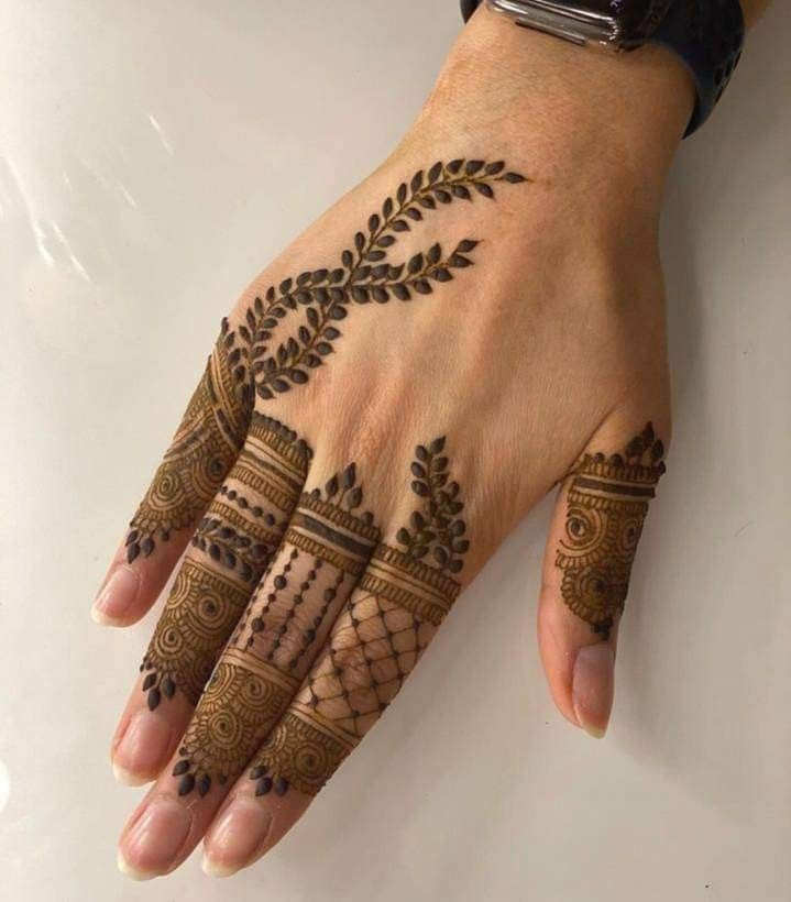 Front Hand simple Mehndi design