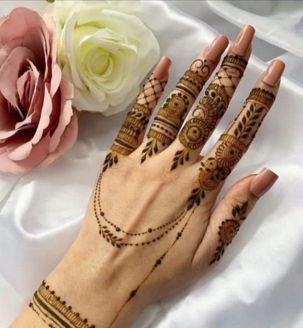 Front Hand simple Mehndi design