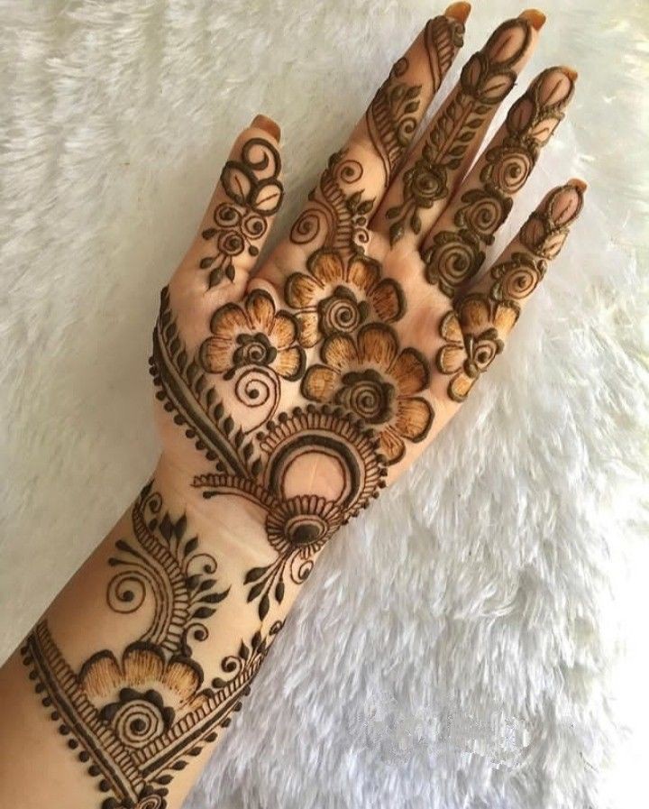 Front Hand simple Mehndi design