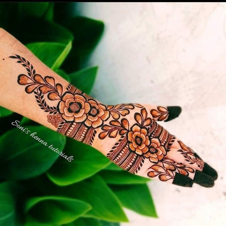 Front Hand simple Mehndi design