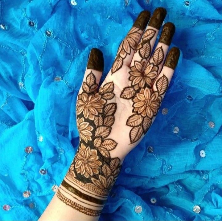 Front Hand simple Mehndi design