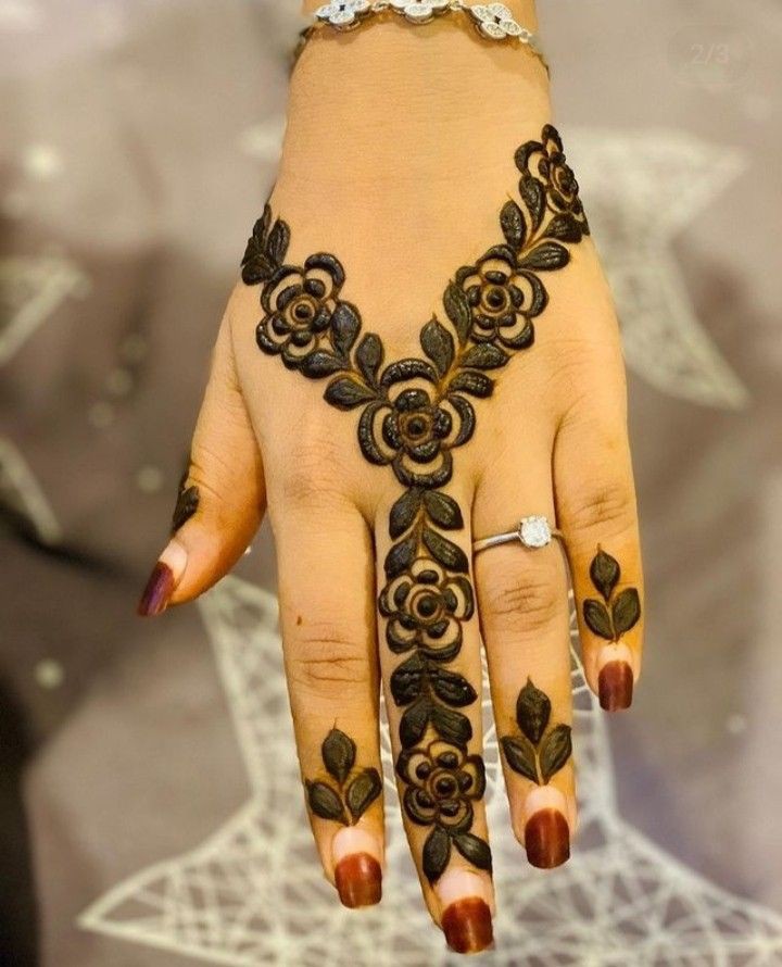 Front Hand simple Mehndi design