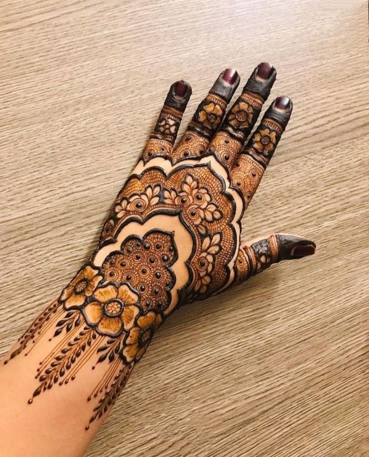 Front Hand simple Mehndi design